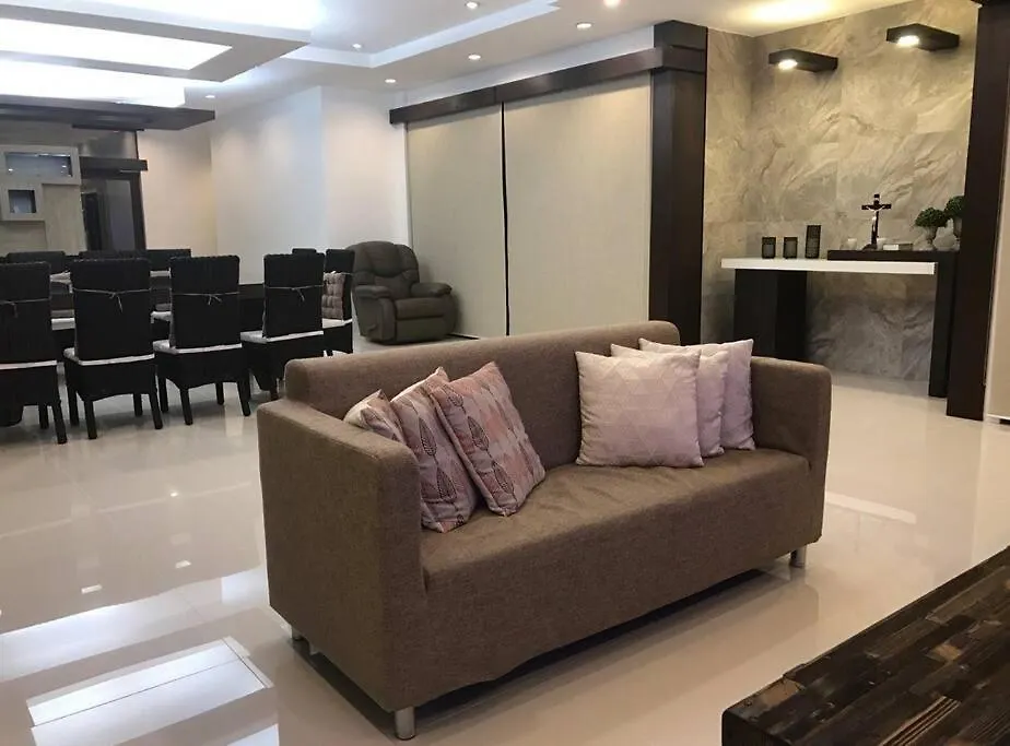 Big House W/Nice Location Near Sm & Ateneo 达沃 0*,  菲律宾